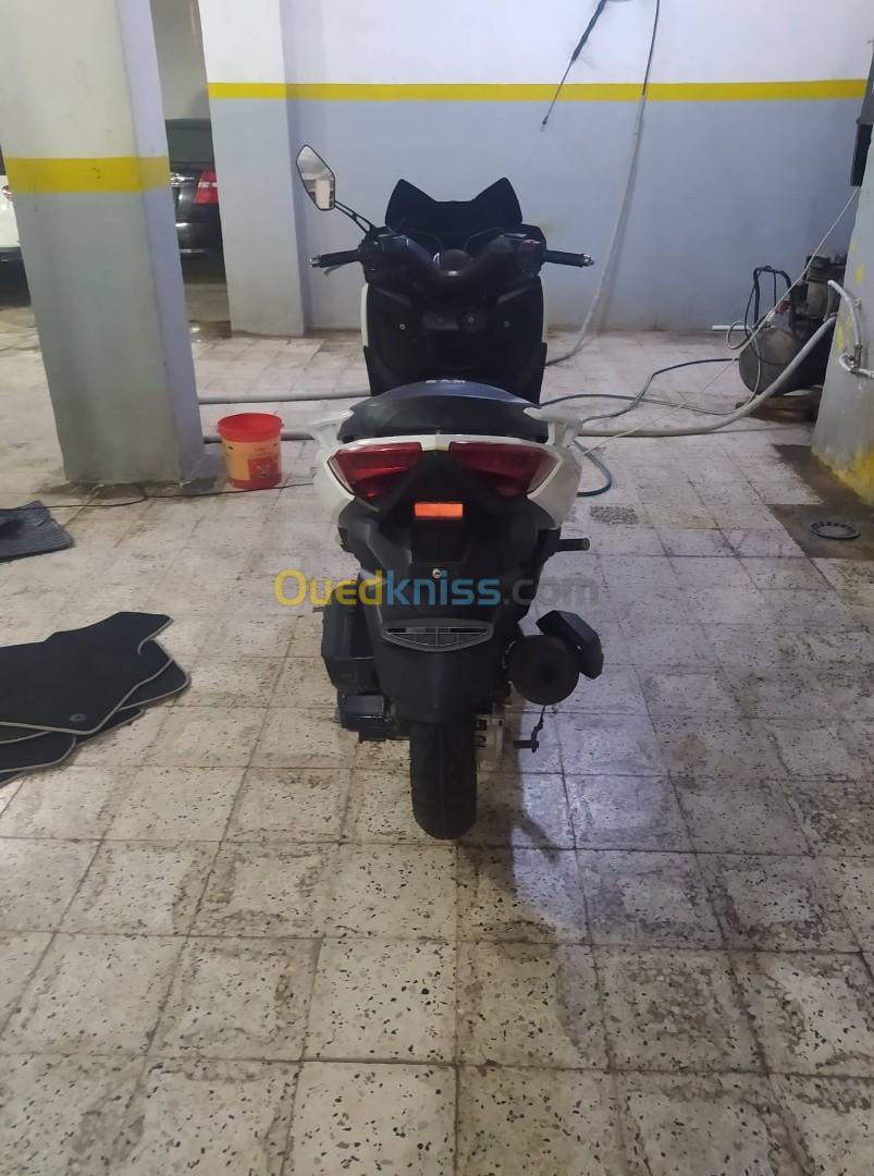 sam s-max copy yamaha xmax 2015