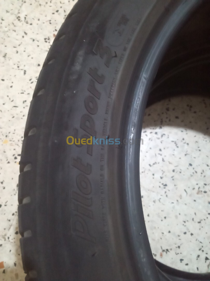 3 pneus 235/45/18 Michelin occasion