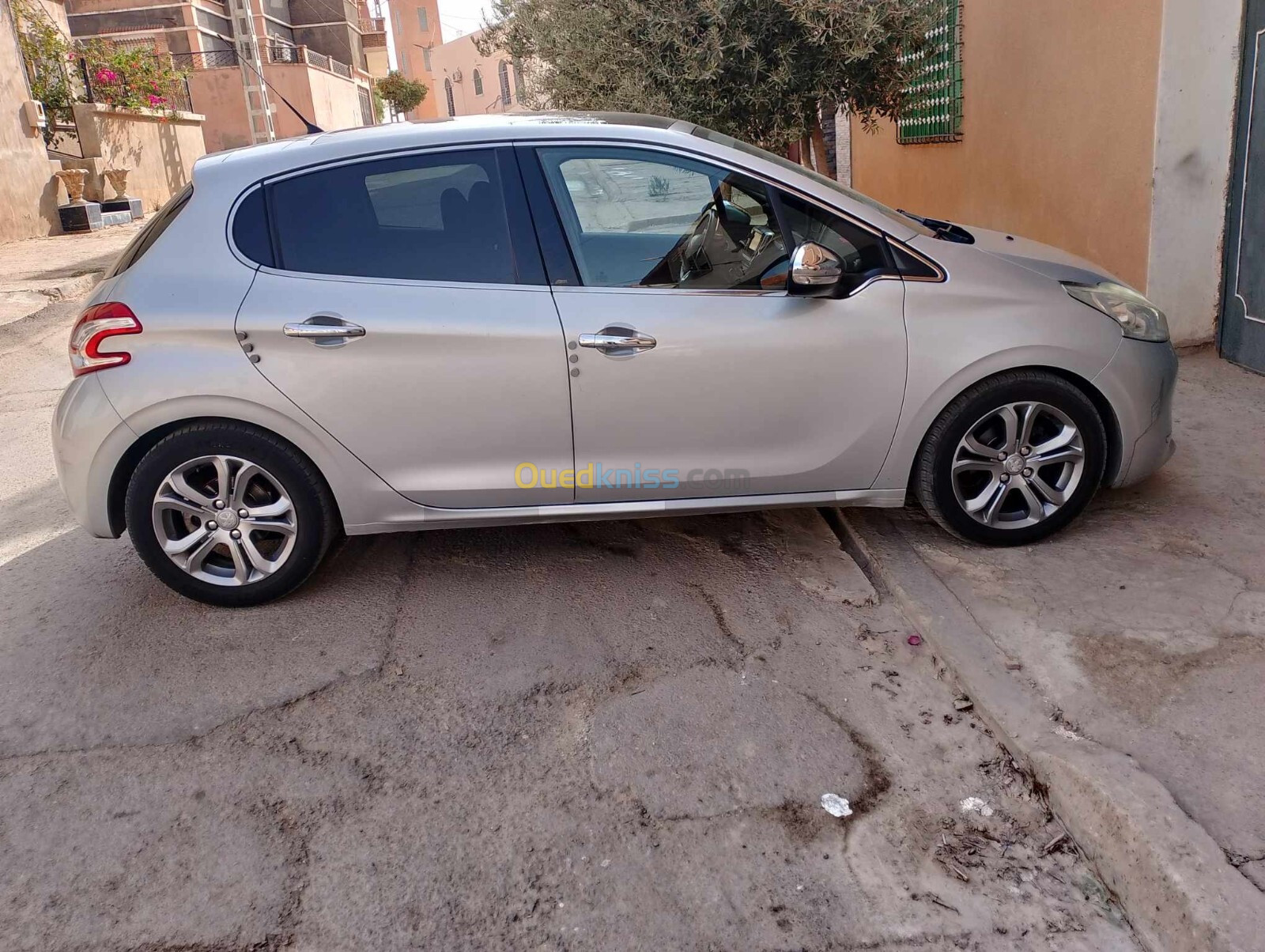 Peugeot 208 2015 Allure