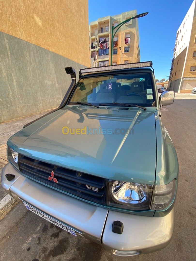 Mitsubishi Pajero Court 2000 V6 3000