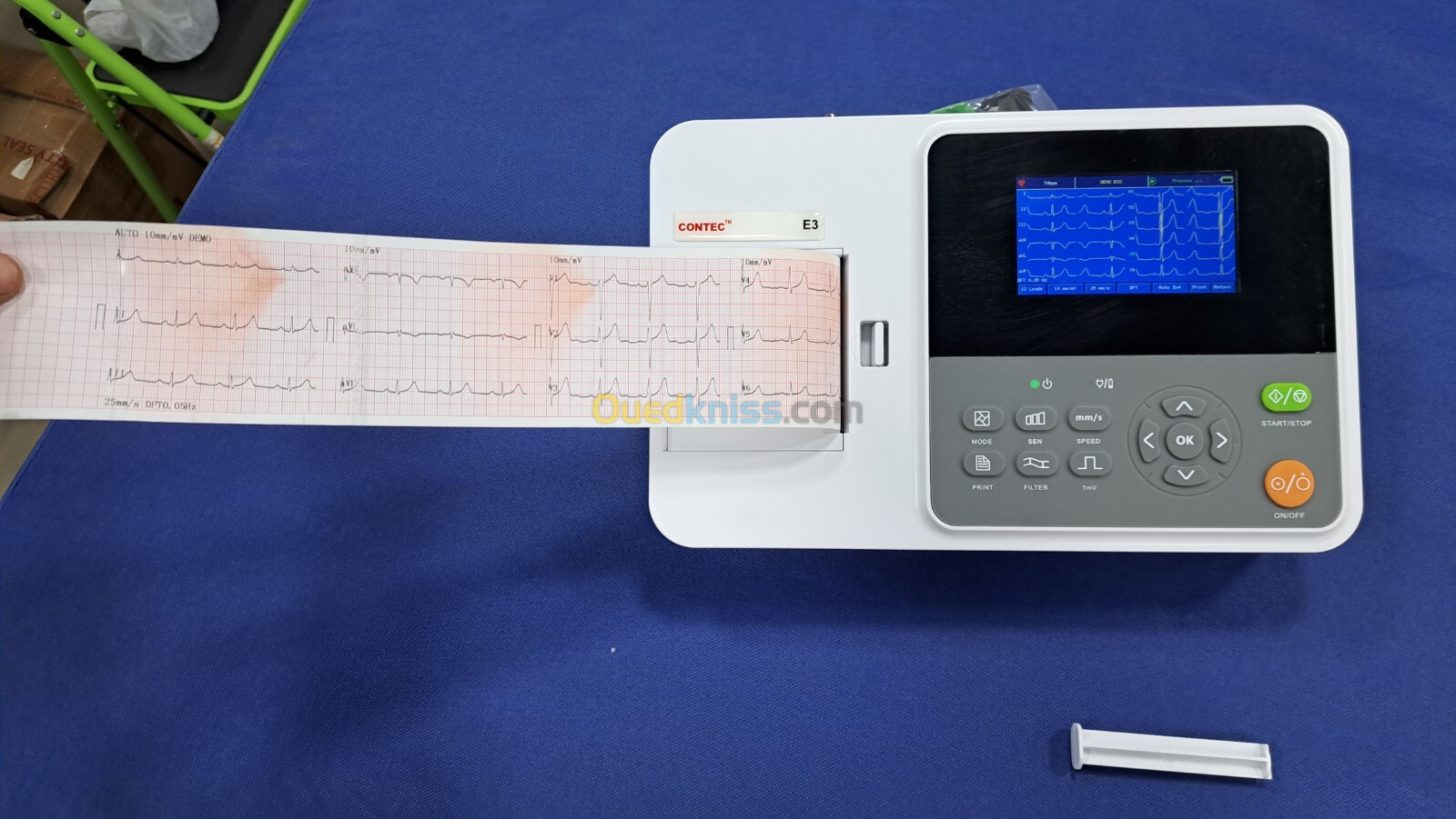 Electrocardiographe ECG Contec E3 (3 pistes) avec interprétation (Nouveau modèle)