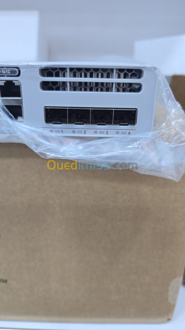 Switch CISCO C9300L-24P-4G-E POE+