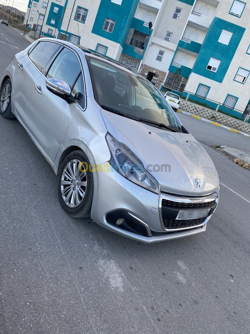 Peugeot 208 2015 Allure