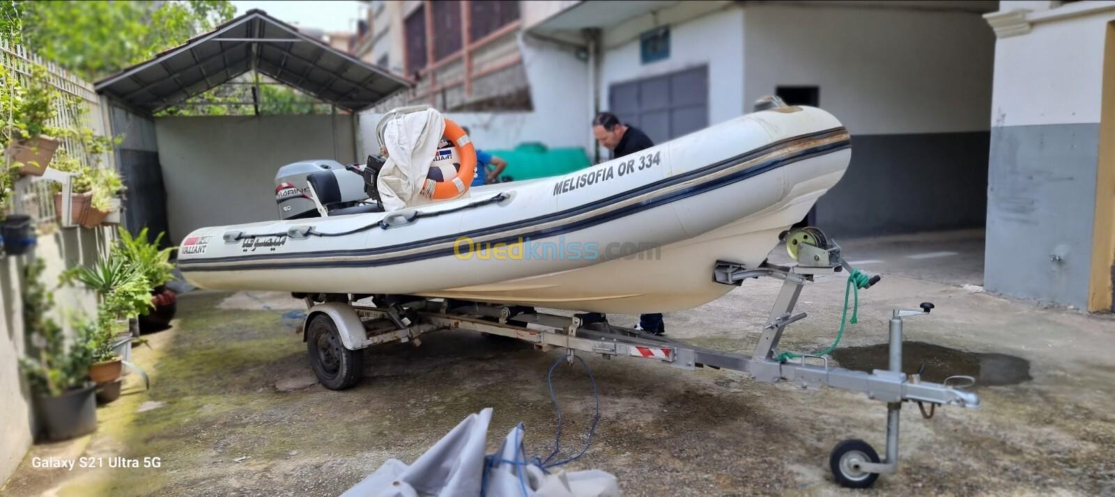 Bateau semi-rigide