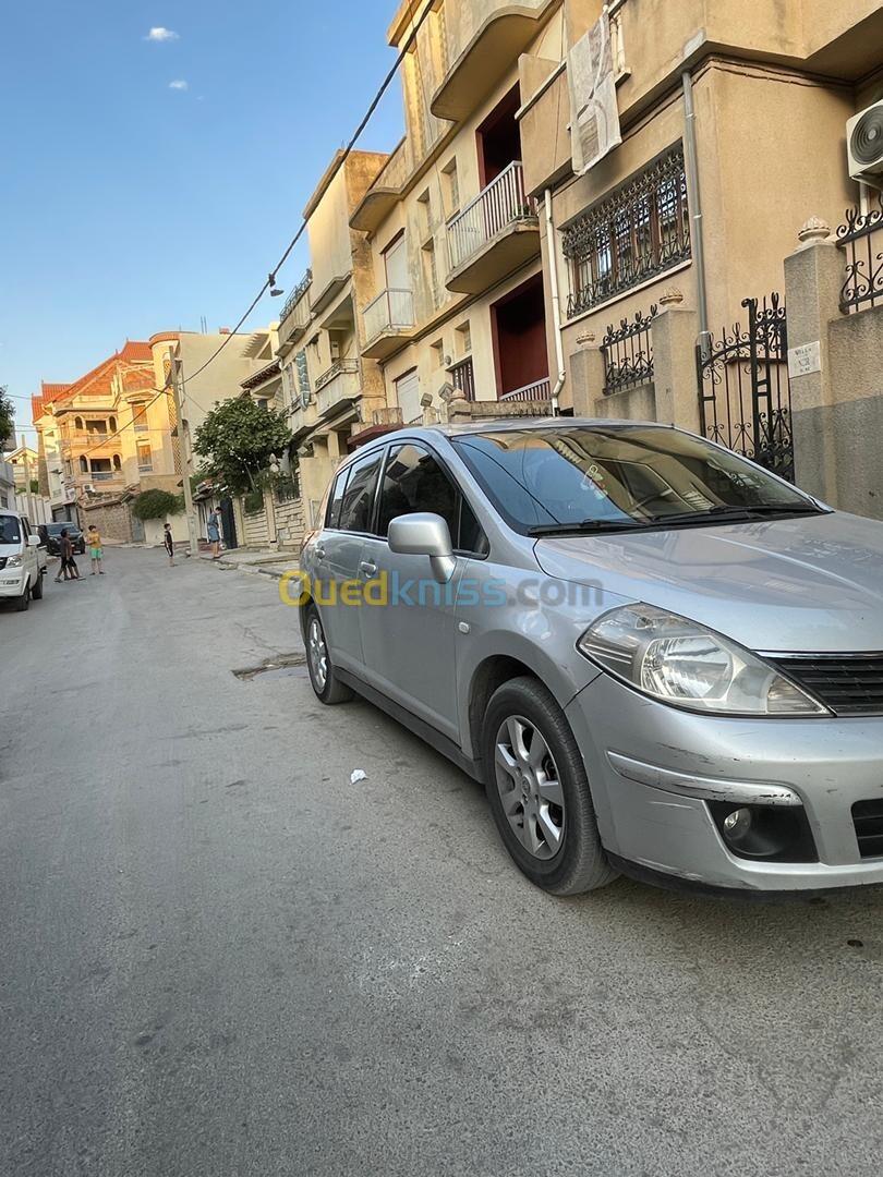 Nissan Tiida 4 portes 2011 Nedhifa