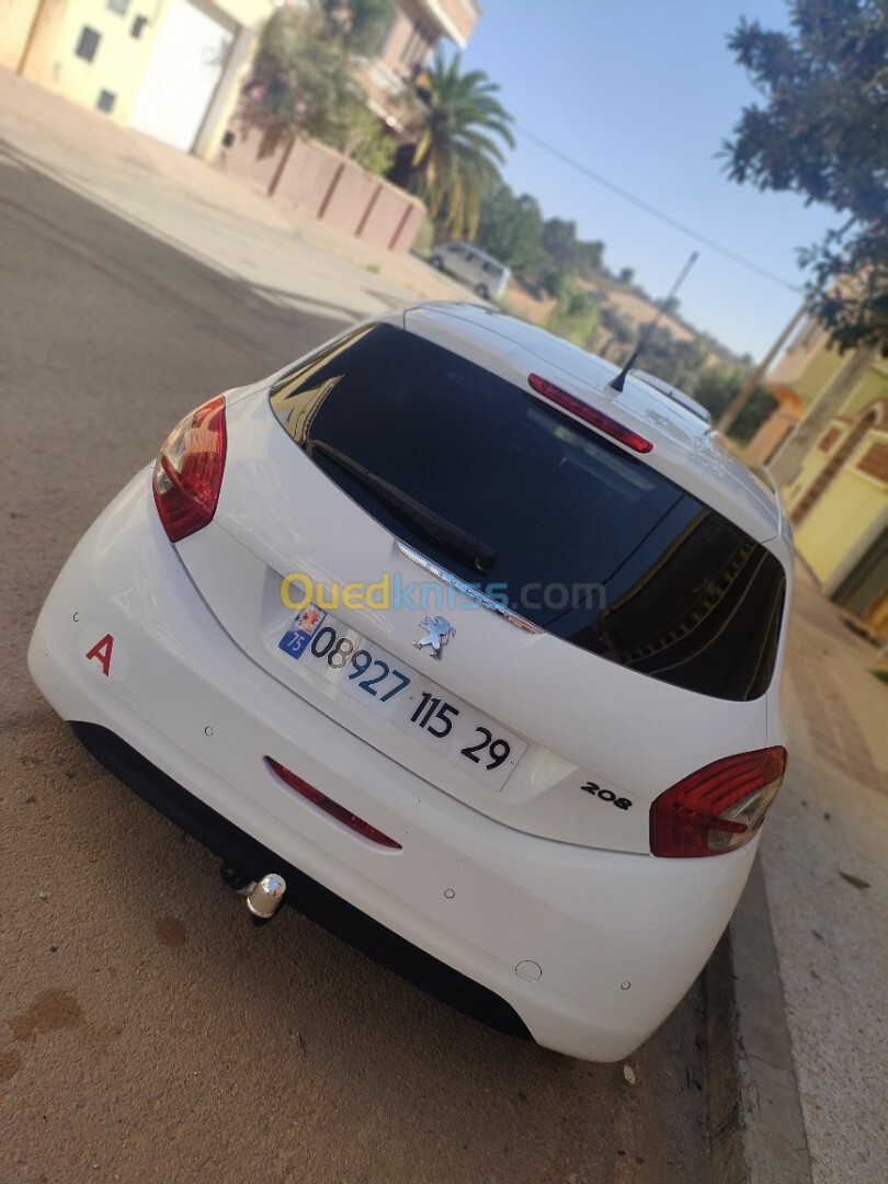 Peugeot 208 2015 Allure