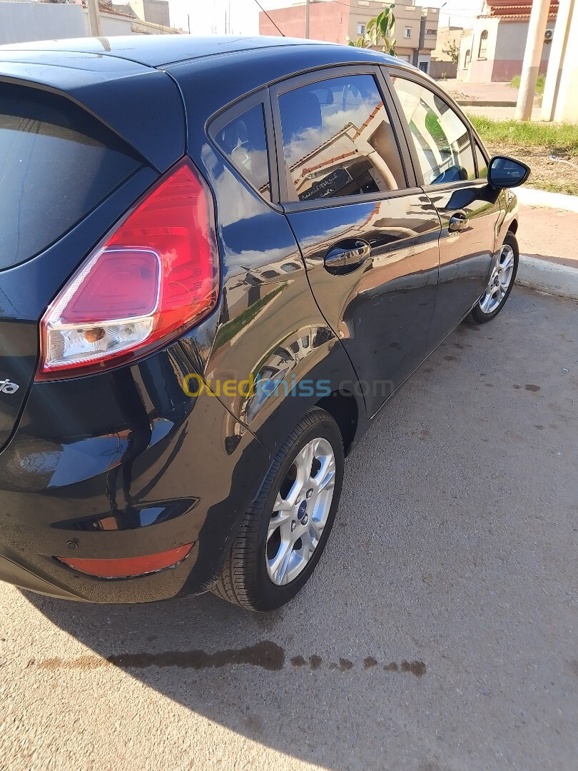 Ford Fiesta 2015 Titanium 