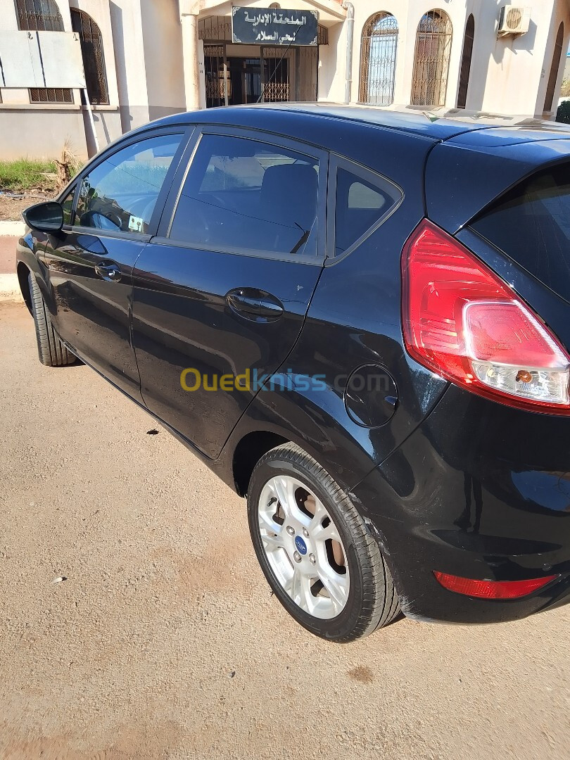 Ford Fiesta 2015 Titanium 