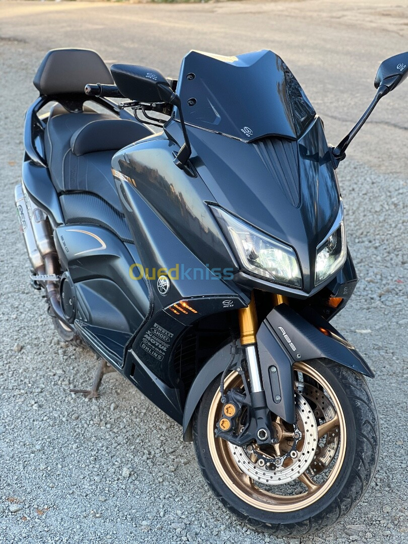 Yamaha T max iron 2016