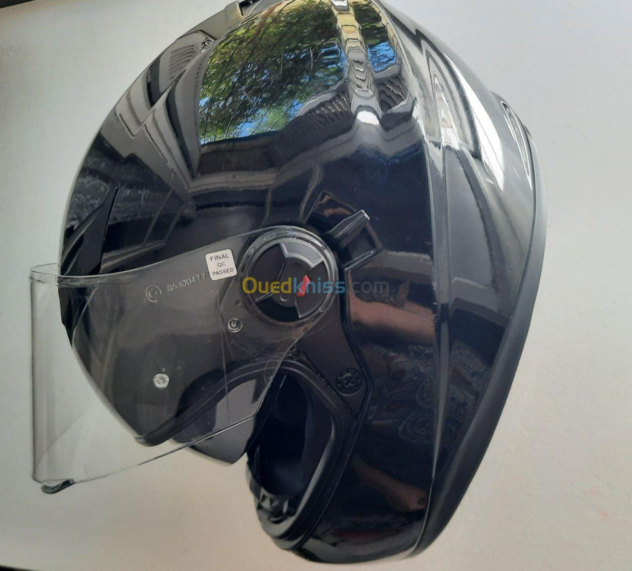 Casque de moto marque AGRIUS 