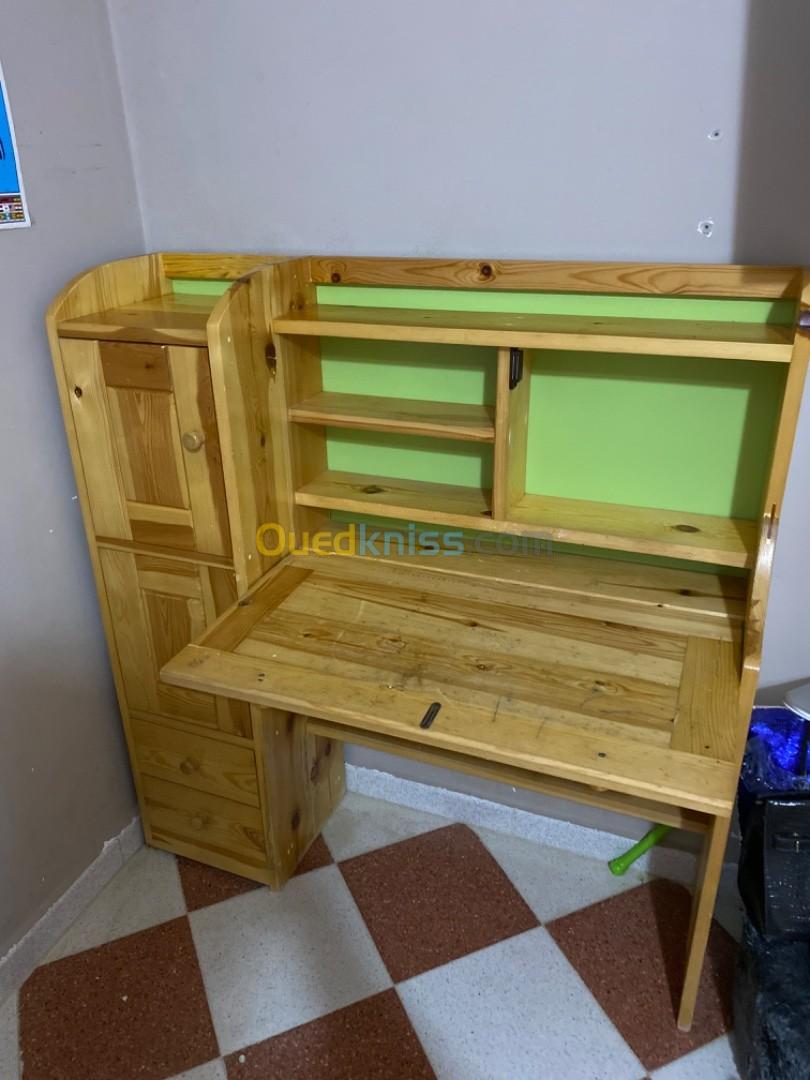 Bureau en bois rouge