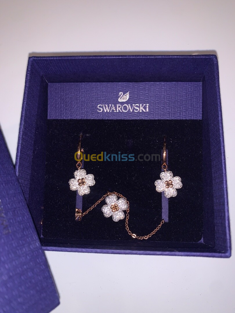 Chaîne et boucles d oreilles swarovski