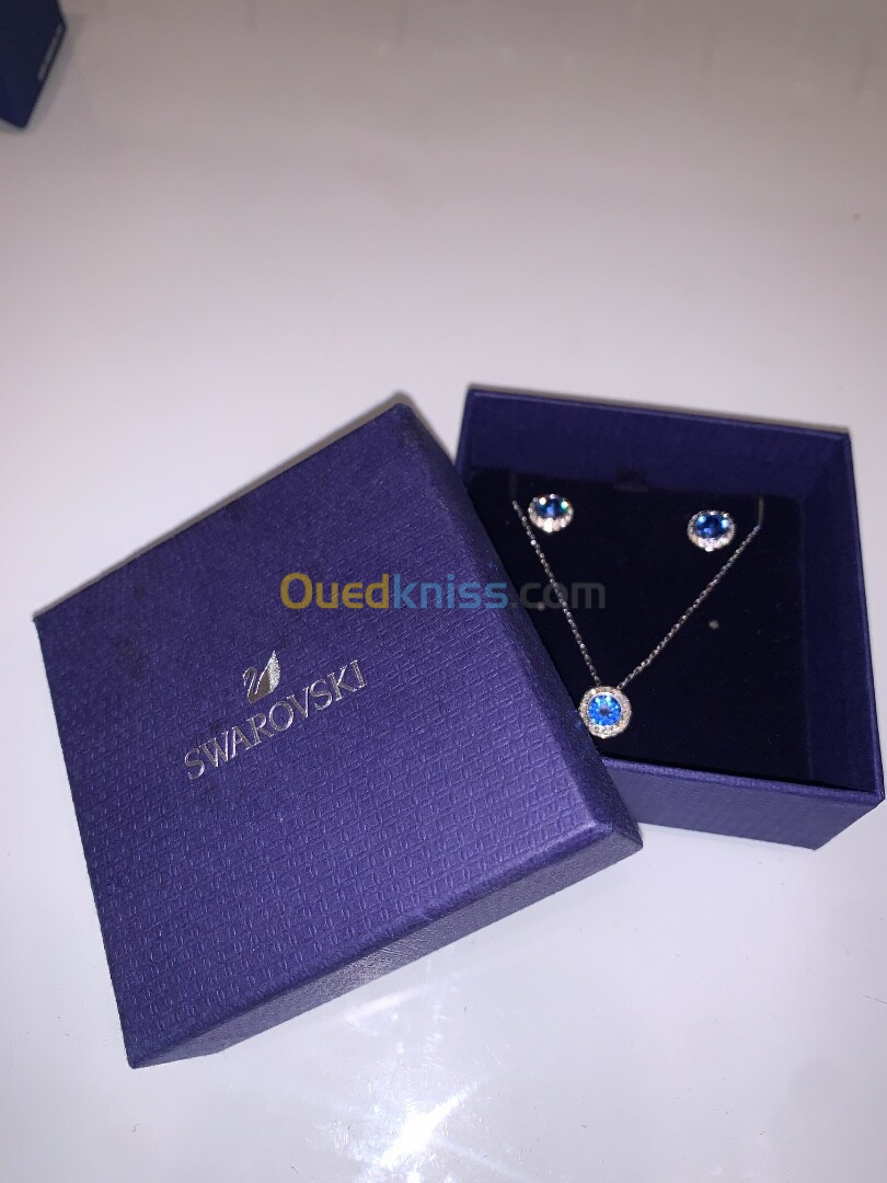 Chaine plus boucles d oreilles Swarovski