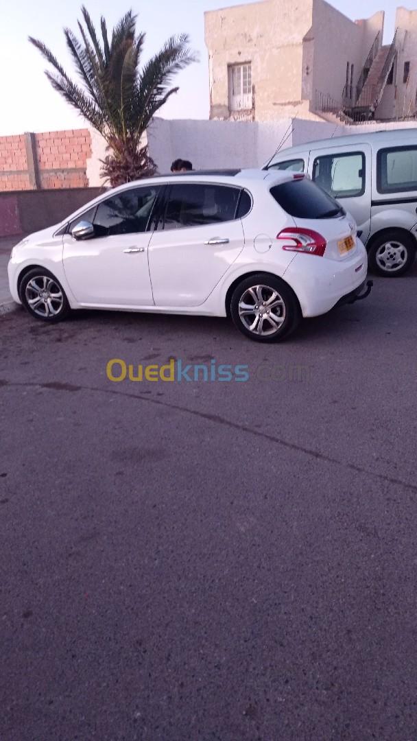 Peugeot 208 2015 Allure