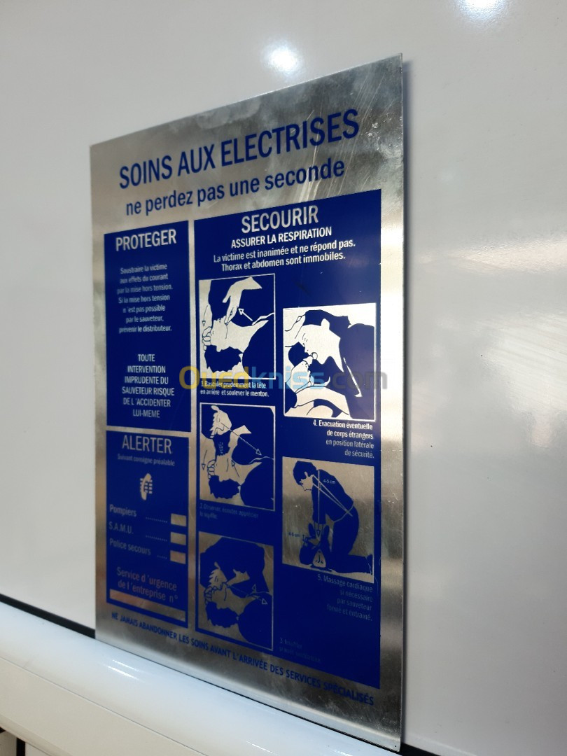 Plaque déposée transfo et soin aux electrises 