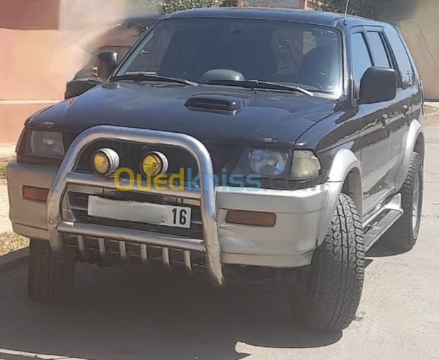 Mitsubishi Pajero Sport 2000 