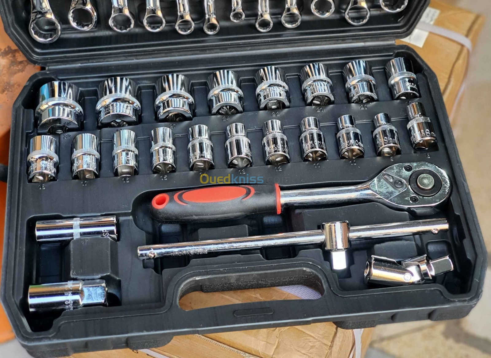 Caisse à outils 37 PCS clé mixte et douille 