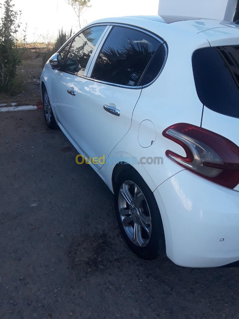 Peugeot 208 2015 Allure Facelift