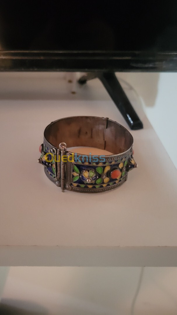 Bracelet kabyle pour femme bon état 