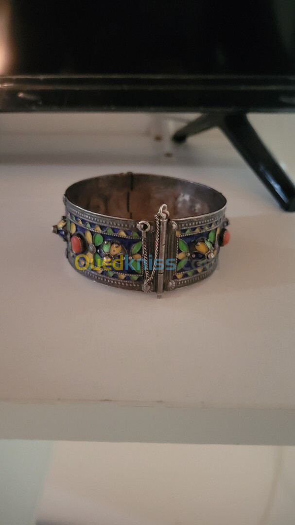 Bracelet kabyle pour femme bon état 