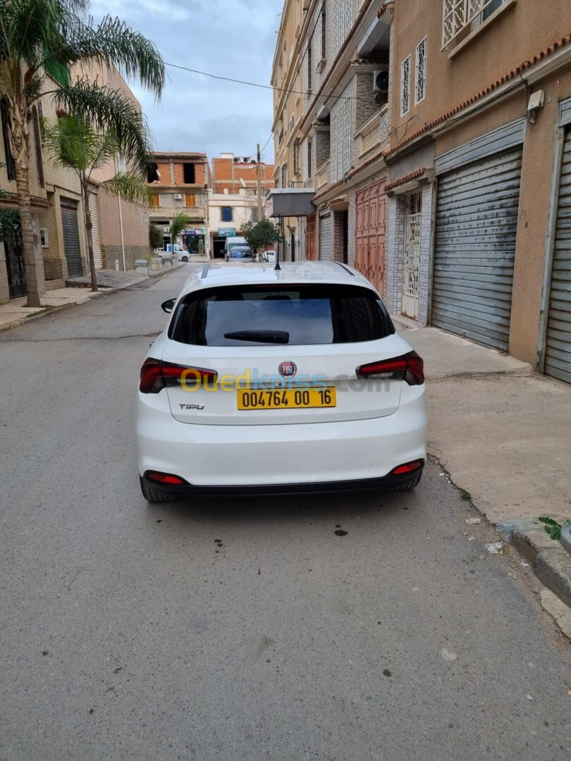 Fiat Tipo 2023 hatchback coupé