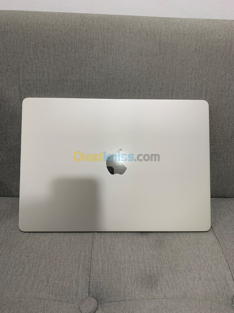 MacBook air M2 2023 très bon état 512/8 batterie 100% libère officiel