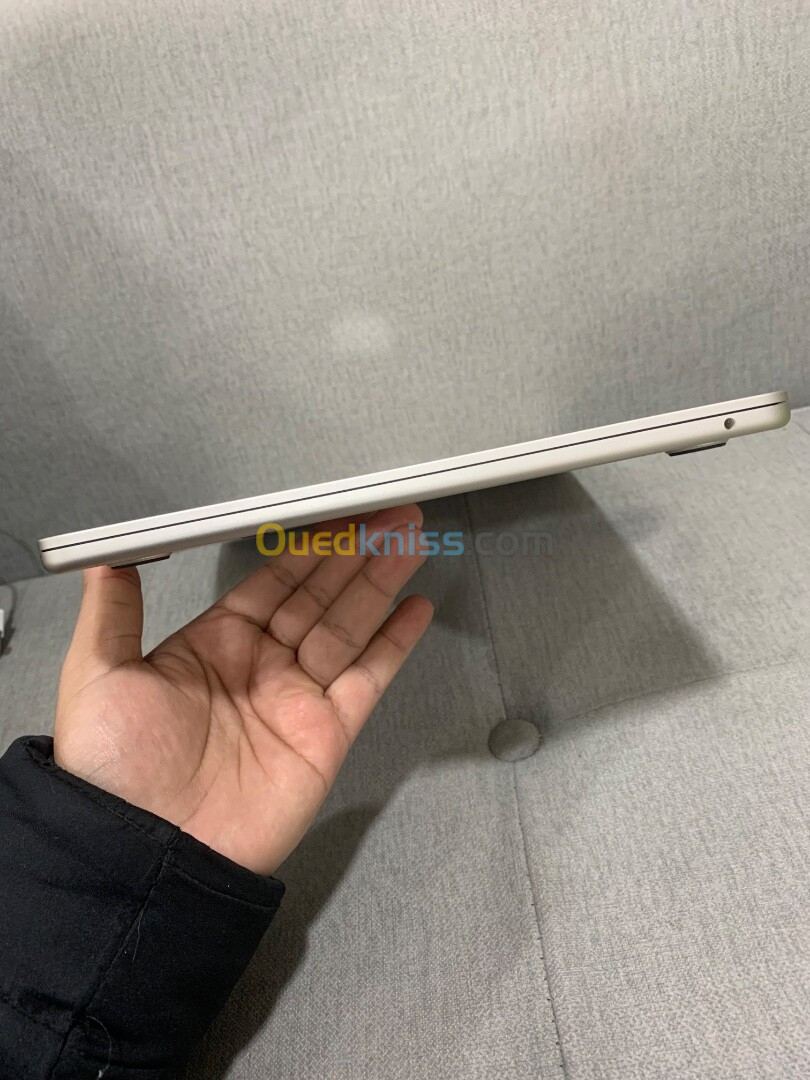 MacBook air M2 2023 très bon état 512/8 batterie 100% libère officiel