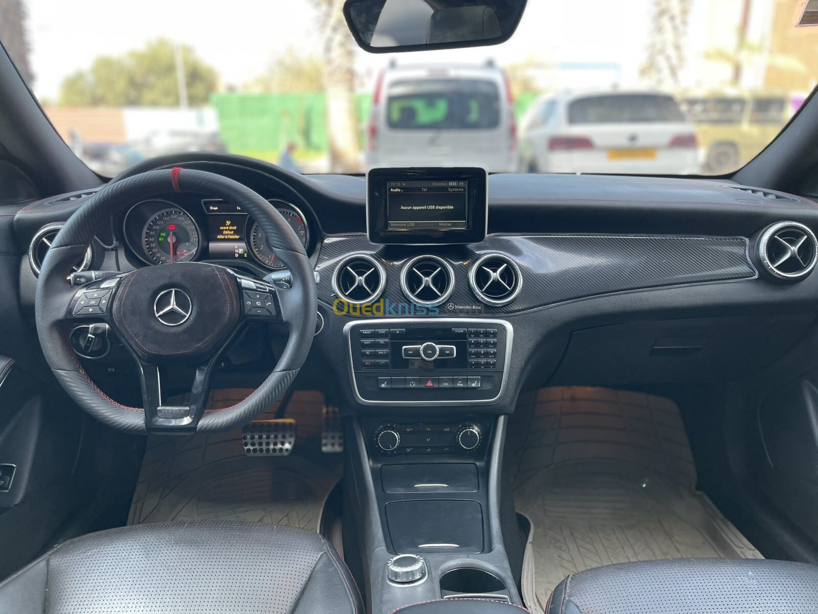 Mercedes C200 2024 