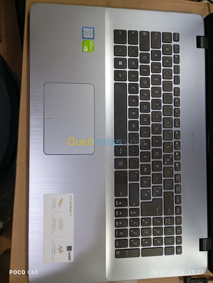 ASUS VIVOBOOK R702U