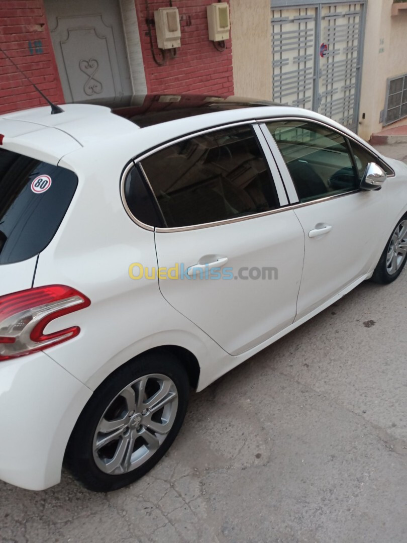 Peugeot 208 2015 Allure