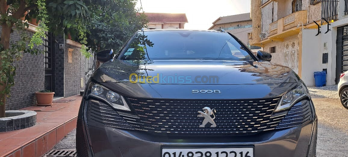 Peugeot 5008 2022 Gف