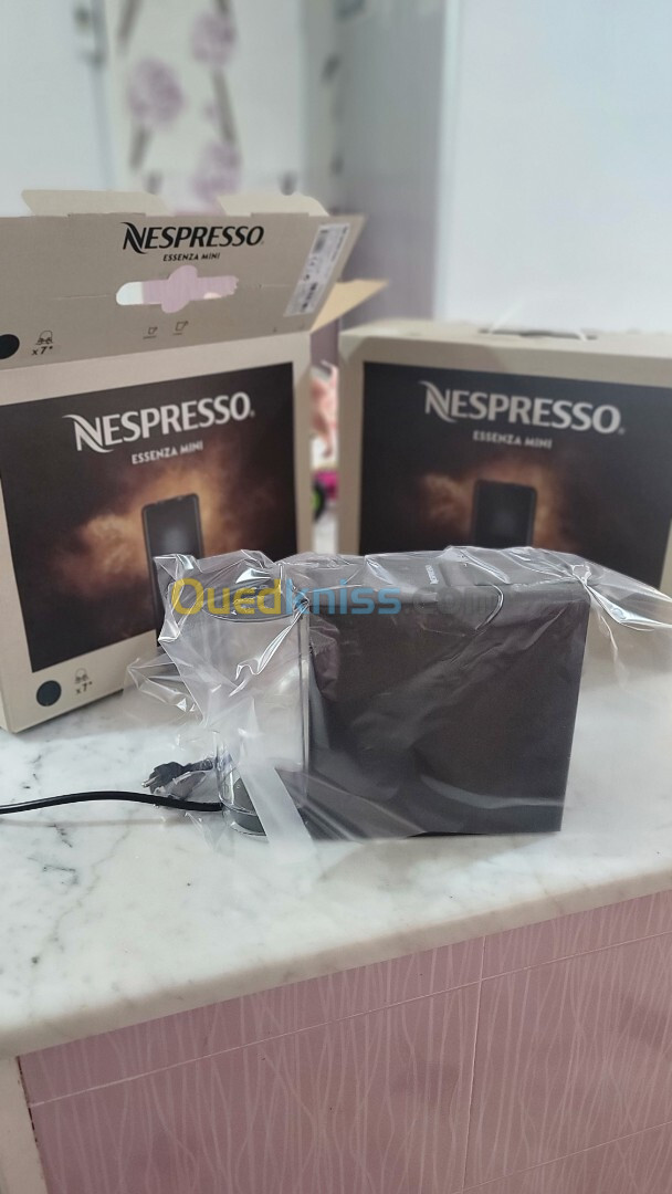 Machine à café nespresso essenza mini