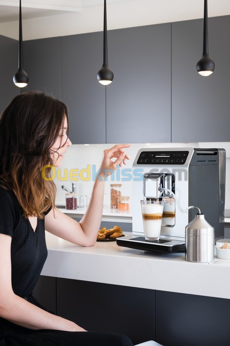 Machine a cafe broyeur avec tasses de lait  KRUPS EA890110 EVIDENCE - 15 bars