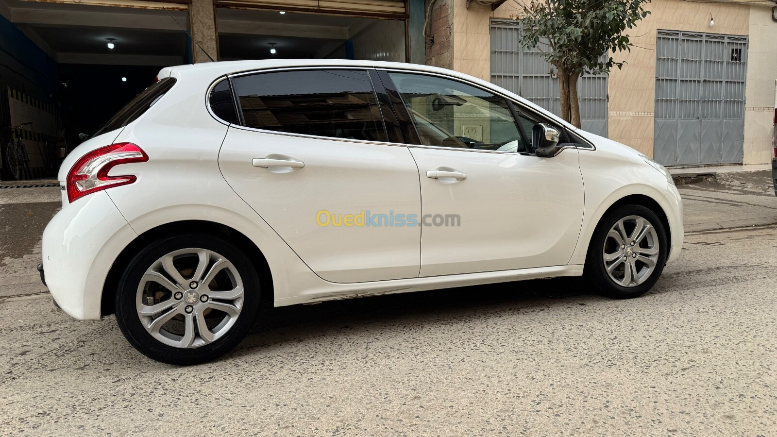 Peugeot 208 2015 Allure