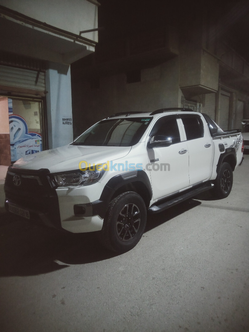 Toyota Hilux 2021 rivo 4*4