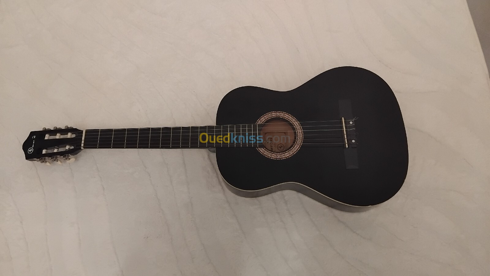 Guitare classique marque semtoni