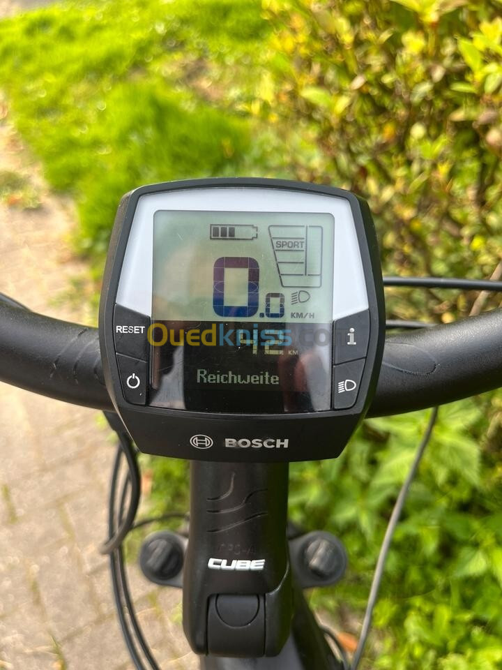 Vélo électrique CUBE 2022