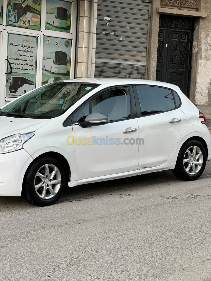 Peugeot 208 2015 