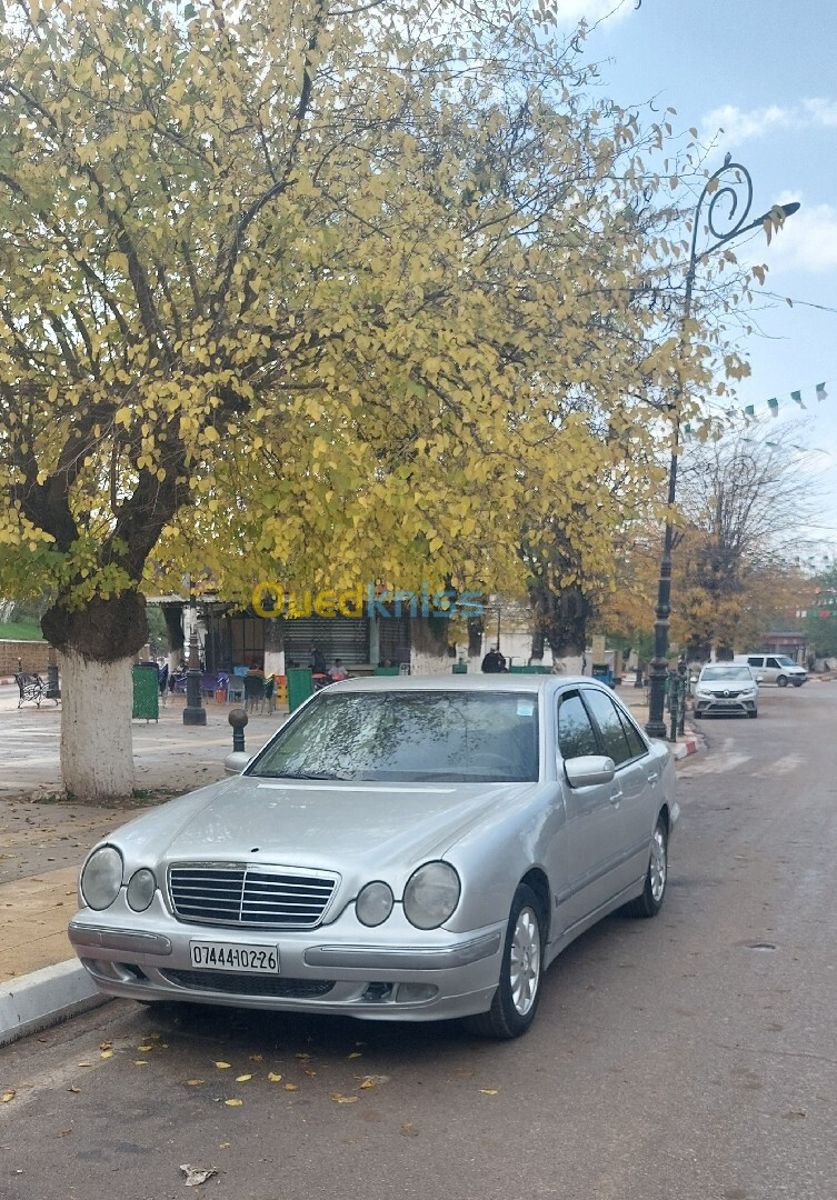 Mercedes Classe E 2002 4 phares