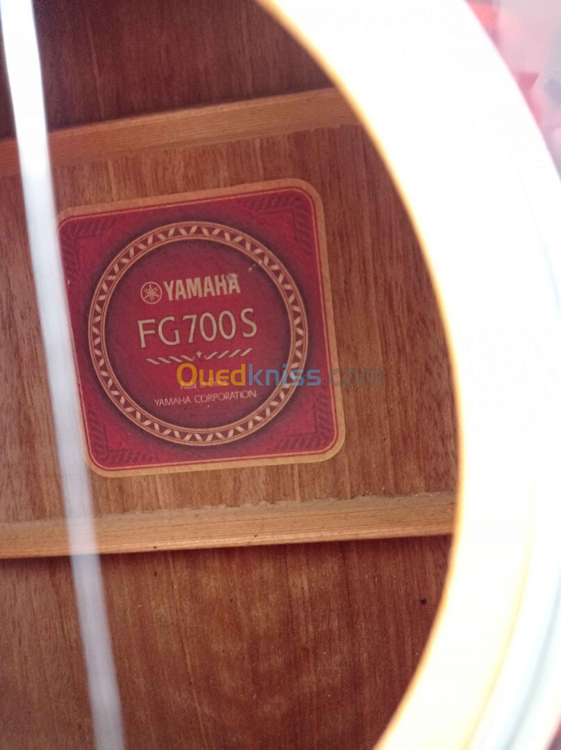 Guitar acoustique YAMAHA FG700S