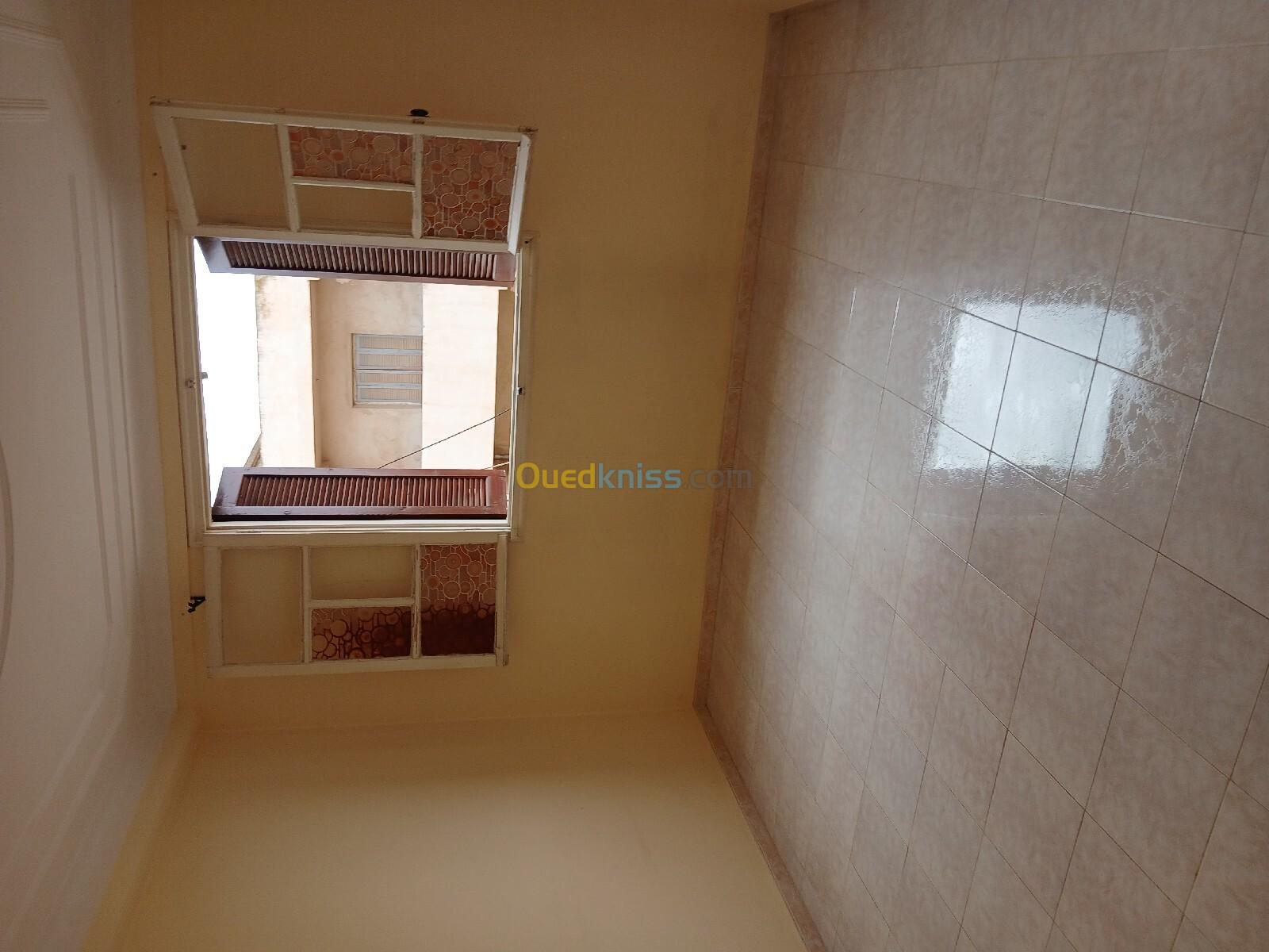 Location Appartement F04 Blida Blida