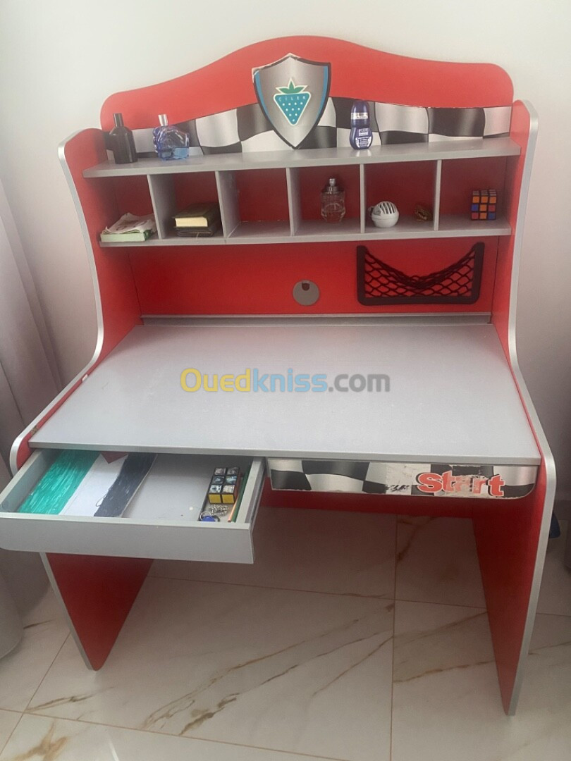 commode et bureau 