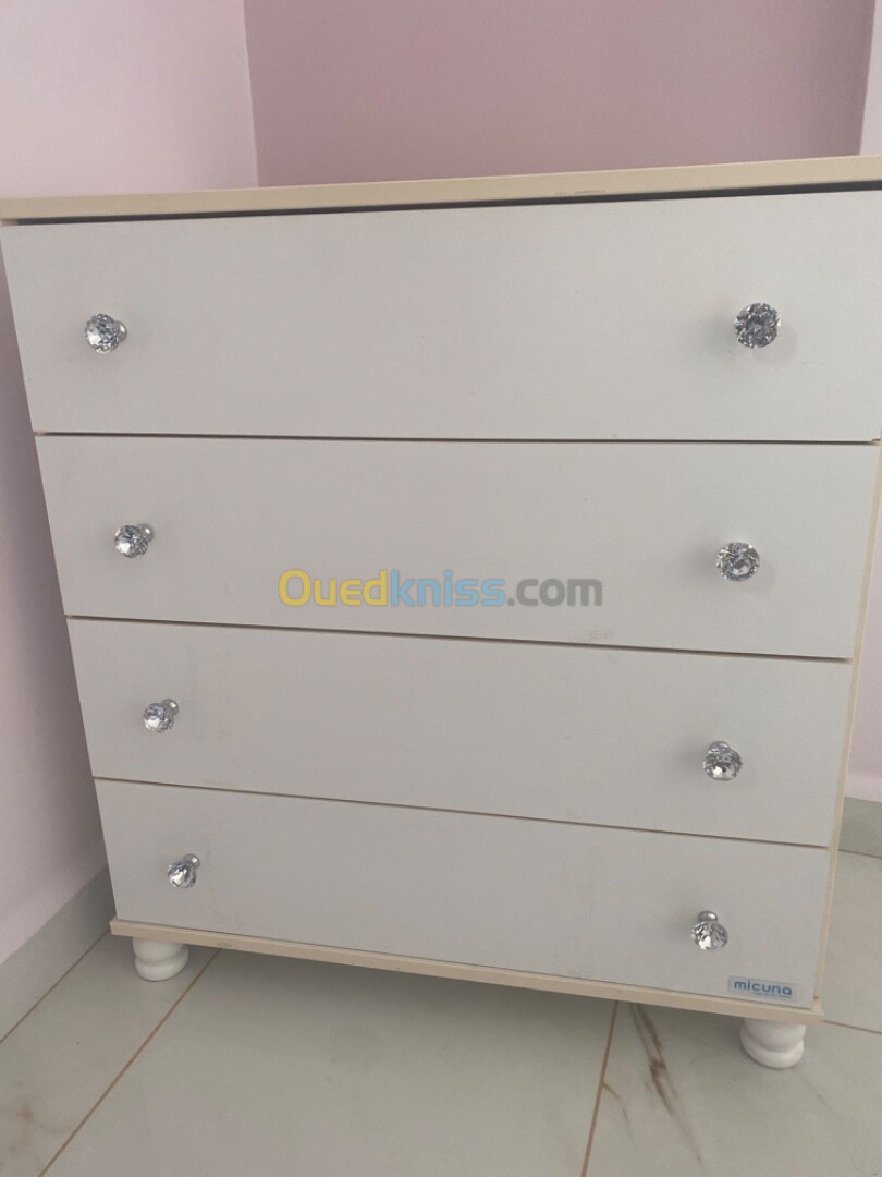 commode et bureau 