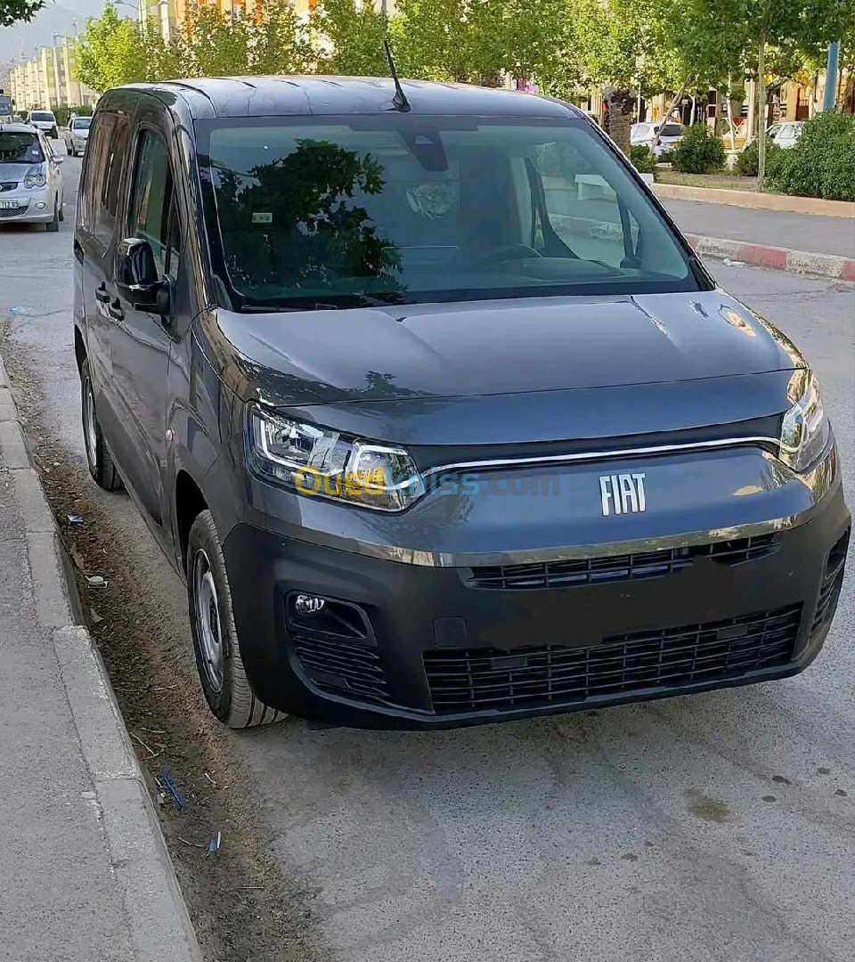 Fiat Doblo Gris souris 2023 La tout