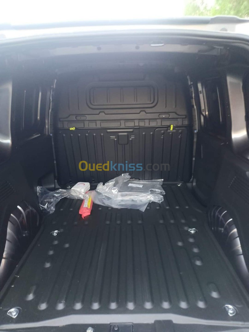 Fiat Doblo Gris souris 2023 La tout