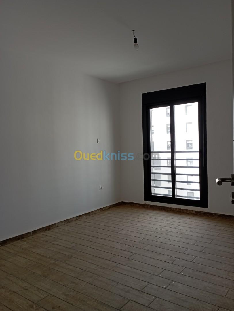 Sell Apartment F4 Oran 