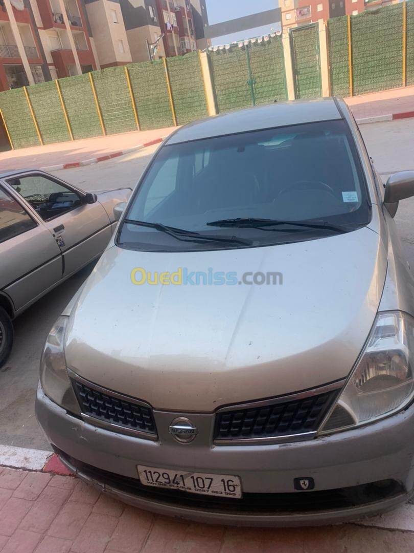 Nissan Tiida 5 portes 2007 1,6