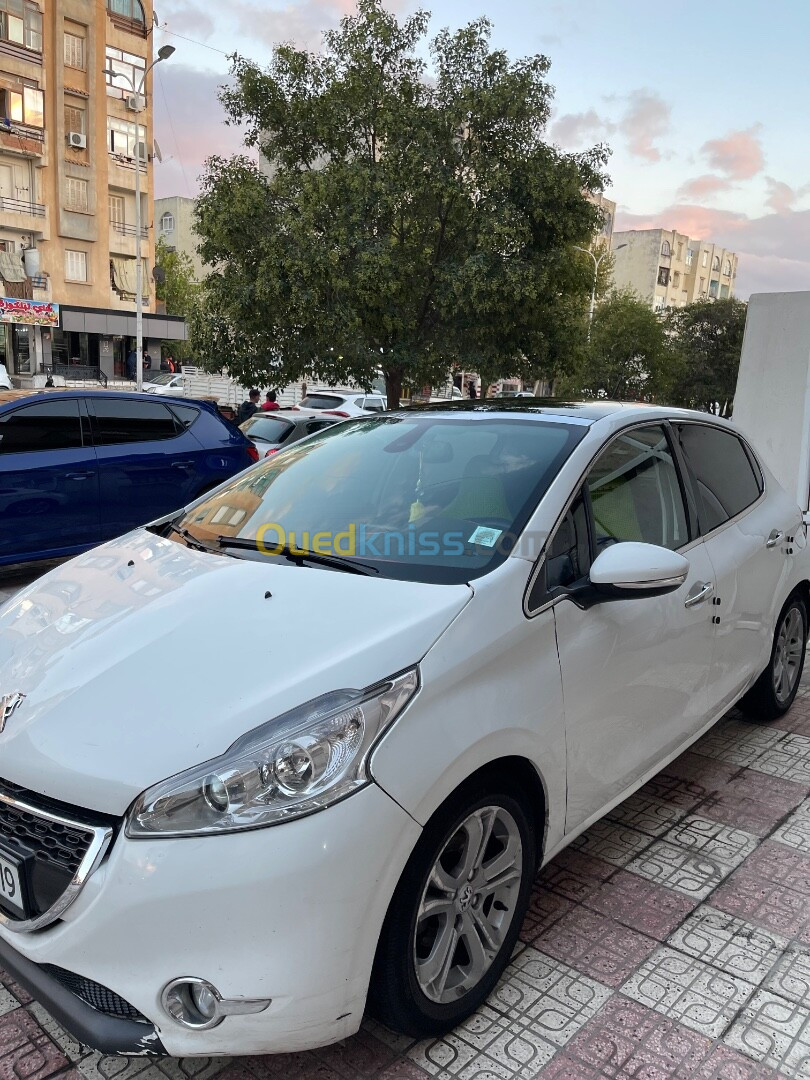 Peugeot 208 2015 Allure