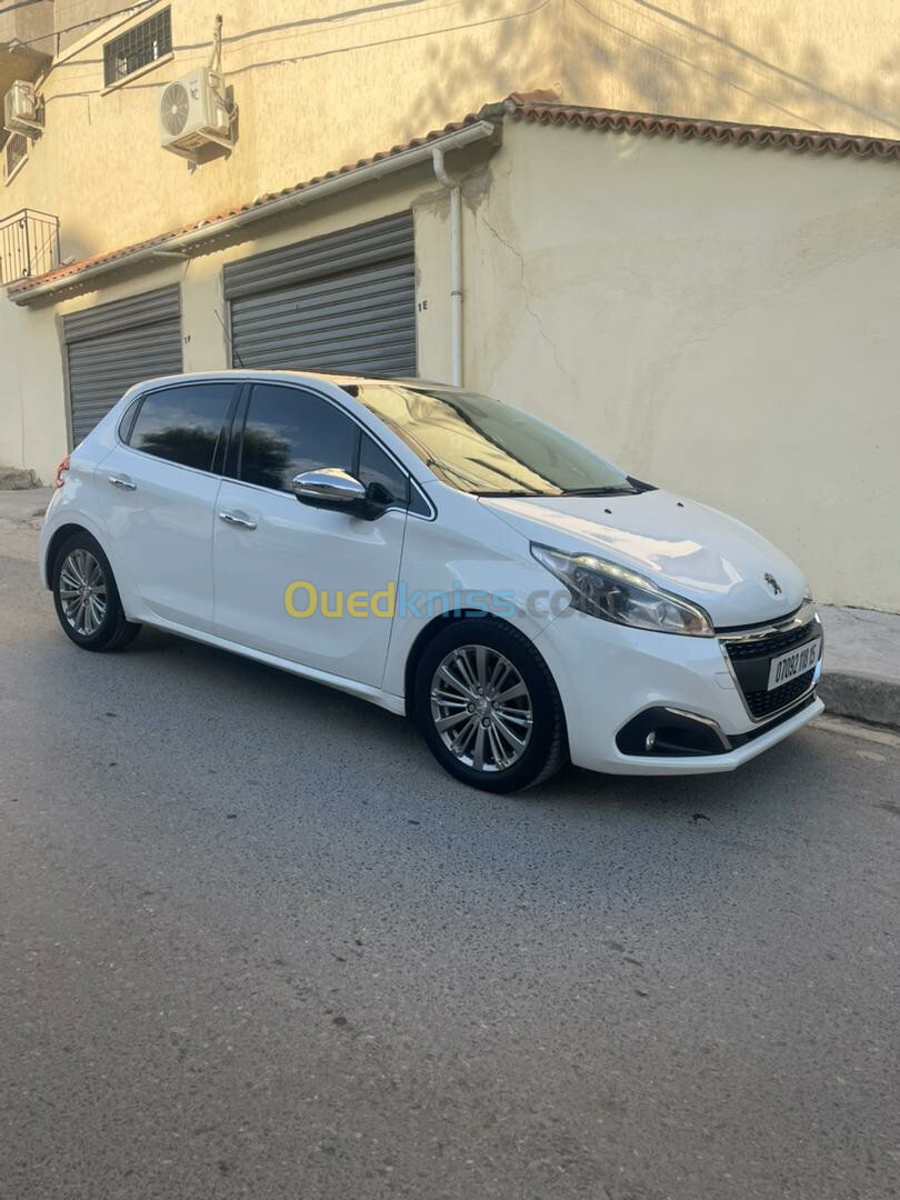 Peugeot 208 2018 Allure