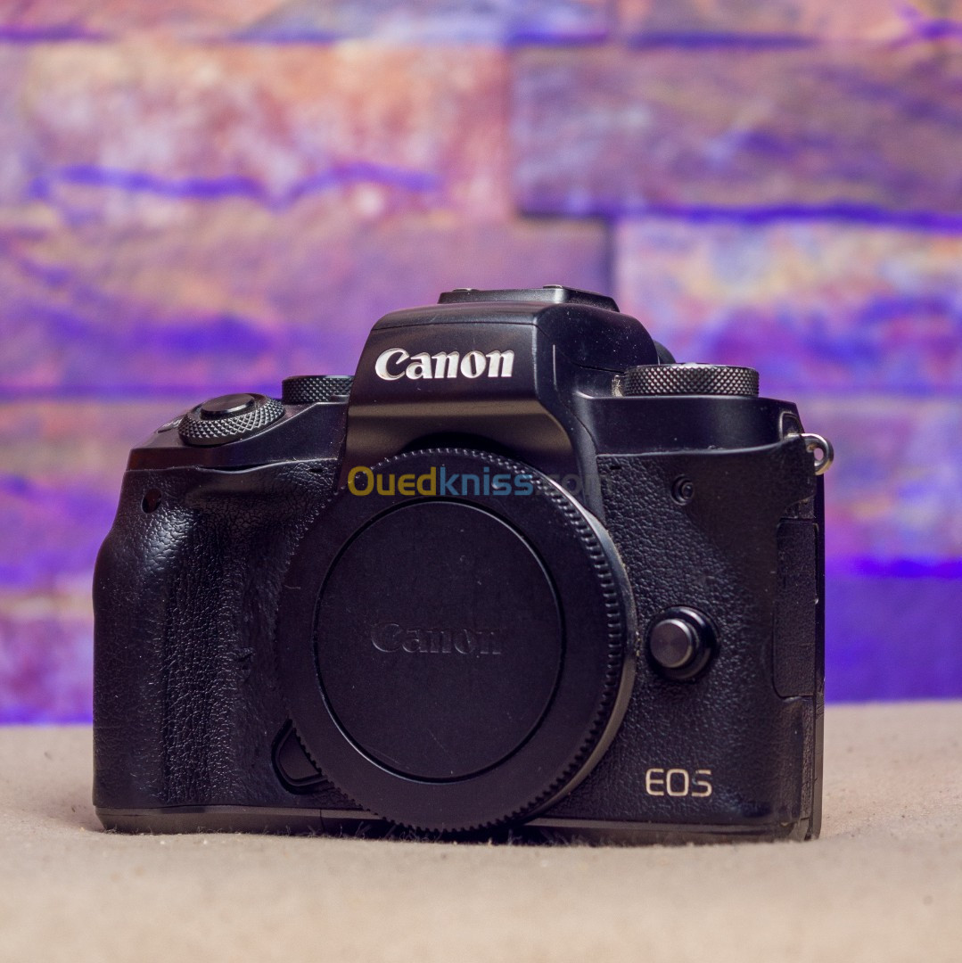 Canon EOS M5 